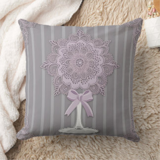Coussin Nœud Coquette Élégant Lavande et Gris Rayé