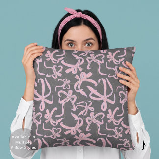 Coussin Nœuds de ruban rose élégant sur fond de satin gris