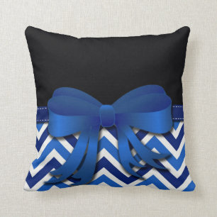 Coussin Noir avec chevron bleu et blanc et nœud bleu