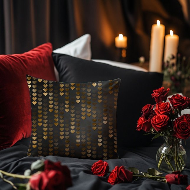 Coussin Noir avec coeur pluvieux d'or (Créateur téléchargé)