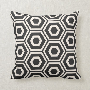 Coussin Noir de motif d'hexagone sur l'ivoire