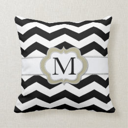 Coussin noir et blanc de monogramme de Chevron