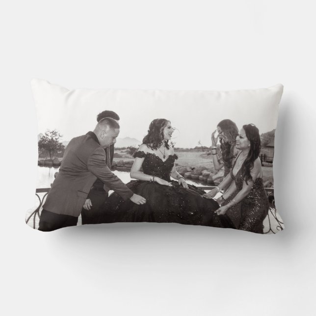 Coussin noir et blanc - Famille Vasquez (Recto)