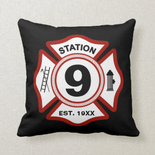 Coussin Noir fait sur commande de croix maltaise de nombre