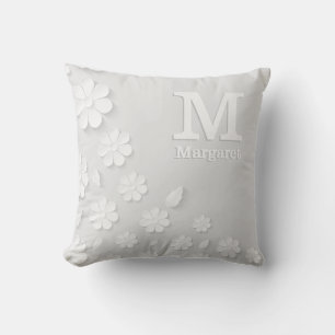 Coussin Nom à relief floral blanc initiales personnalisées