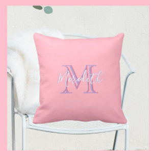 Coussin Nom du monogramme rose et lavande multicolore