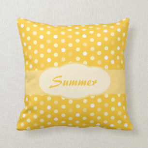 Coussin nommé de point de polka de filles jaunes