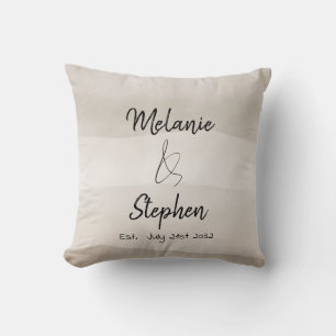 Coussin Noms de Couple Élégants Typographie Neutre de Scri