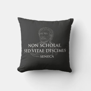Coussin Non scholae, sed vitae discimus.