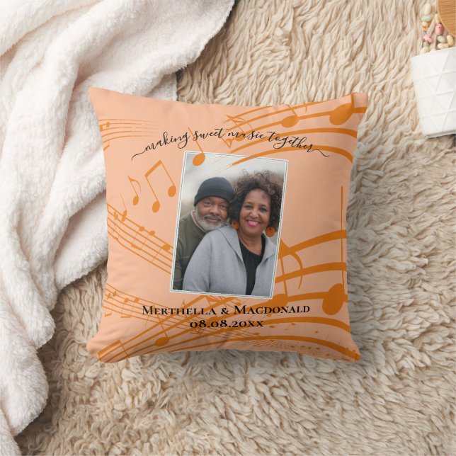 Coussin Notes de musique élégantes pour couple en photo de (Couverture)