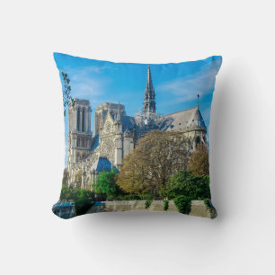 Coussin Notre Dame de Paris en France