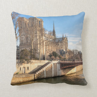 Coussin Notre Dame de Paris pendant l'hiver Sun