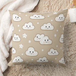 Coussin Nuages et Étoiles Souriants Kawaii sur Fond Beige