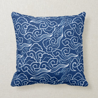 Coussin Nuages japonais vintages, bleu et blanc de cobalt
