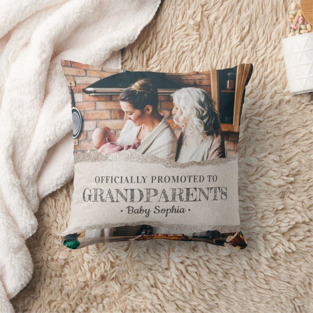 Coussin Officiellement promu à grand-parents garde-cadeaux (Couverture)