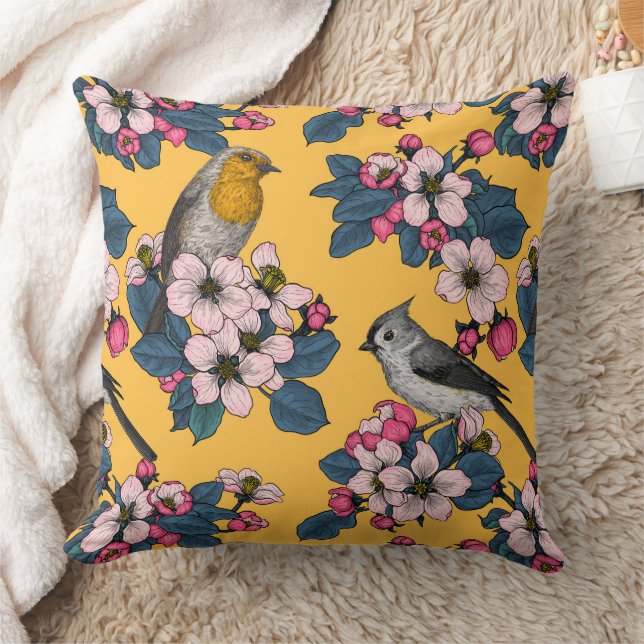 Coussin Oiseaux et fleurs sur le jaune (Couverture)