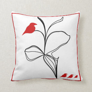 Coussin oiseaux ROUGES mystérieux sur la fleur de noir