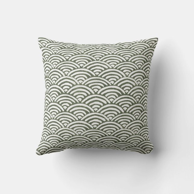 Coussin Olive Green Hand-Drawn Seigaiha Ocean Waves (Verso)