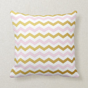 Coussin Or et carreaux roses de motif de Chevron