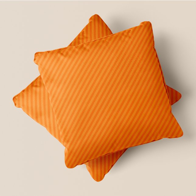 Coussin Orange Sur Orange Gratté Simple & Chic Accent (Orange On Orange Striped Simple & Chic Accent Throw Pillow)