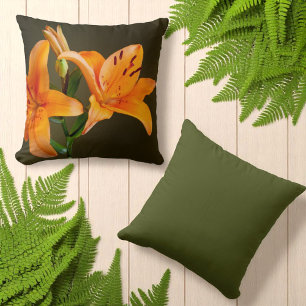 Coussin Orange Tiger Lily Fleurs et bourgeons Gros plan