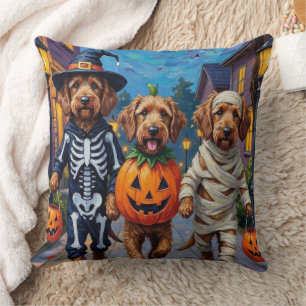 Coussin Otterhound faisant la tournée des friandises Hallo