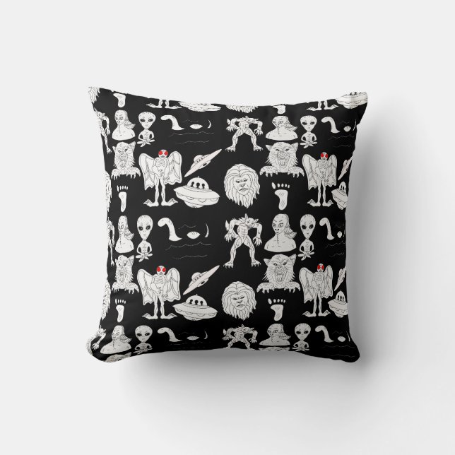 Coussin OVNI, Alien, Bigfoot Cryptid Birthday (Recto)