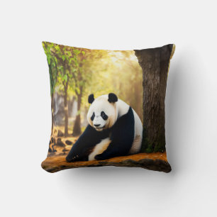 Coussin Panda pensif – Réflexion paisible au bord d'un arb