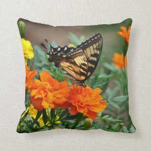 Coussin Papillon dans le jardin