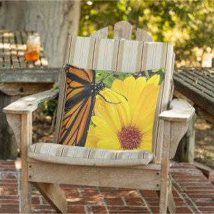 Coussin Papillon monarque sur la fleur de calendula