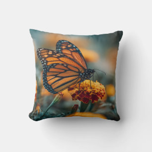 Coussin Papillon sur un souci
