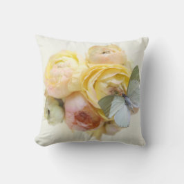 Coussin papillon vert pâle sur fleurs lancer l'oreiller