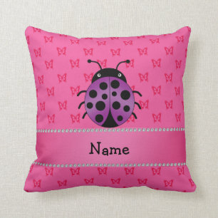 Coussin Papillons pourpres nommés personnalisés de rose 