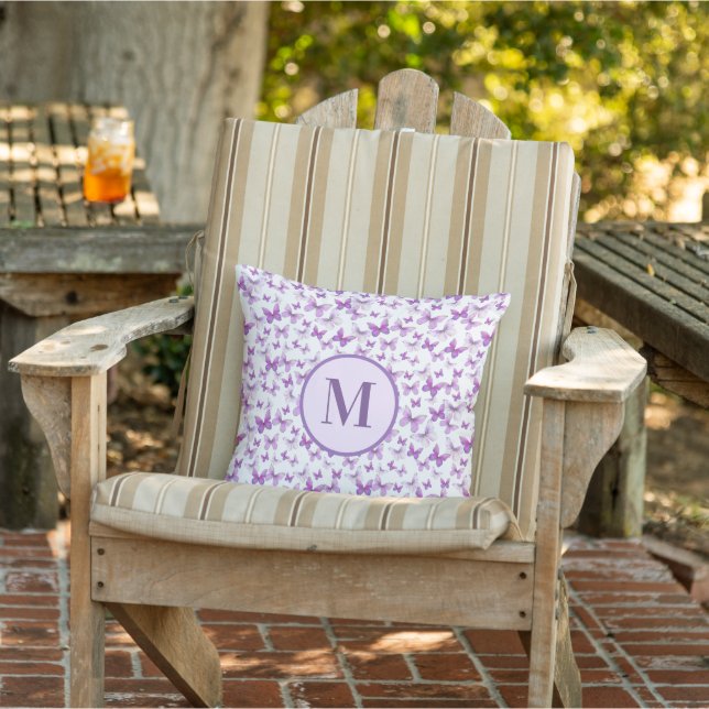 Coussin Papillons violets Motif Monogramme personnalisé (Chaise)