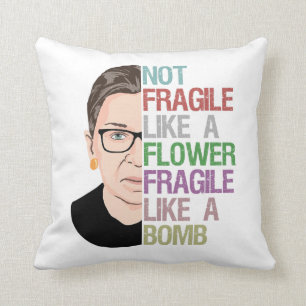 Coussin Pas fragile comme une fleur fragile comme une bomb
