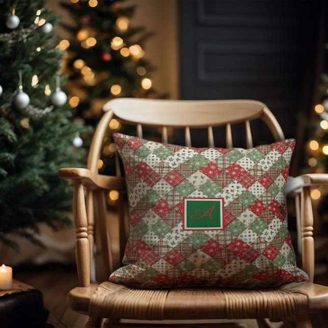 Coussin Patchwork de Noël à monogramme vert rouge  (Créateur téléchargé)