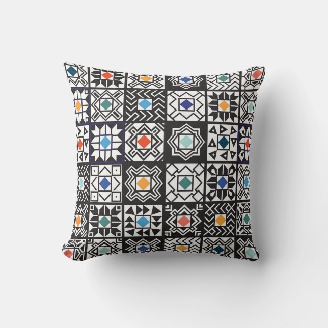 Coussin Patchwork Maori : Ethnic Carpet Design. (Recto)