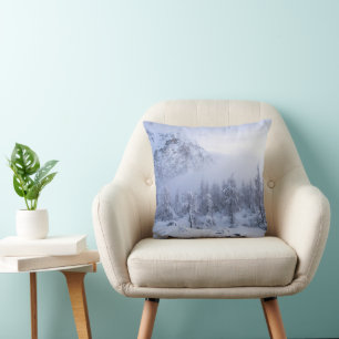 Coussin Pays merveilleux d'hiver, brouillard, forêt d'épin