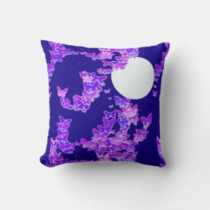 Coussin Paysage lunaire avec papillons - lilas, bleu foncé