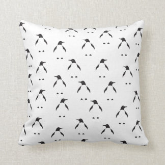 Coussin Penquin mignon.