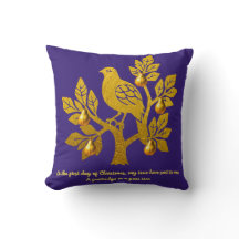 Perdrix dans un arbre à poires violet or Noël