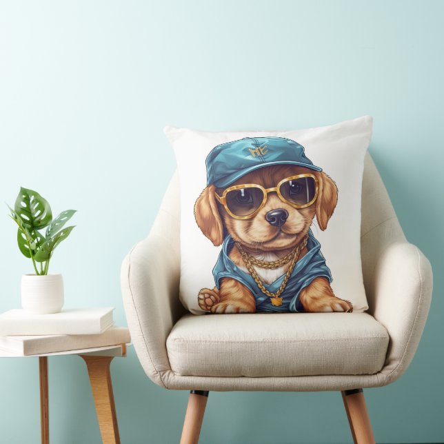 COUSSIN PETIT CHIEN POULET DE GANGSTER EN VÊTEMENTS & CASQ (Chaise)