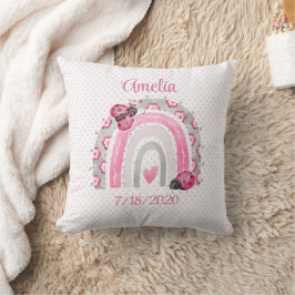 Coussin Petite dame rose avec le Rainbow Birthdate