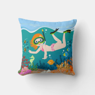 Coussin Petite fille en snorkeling sous la mer