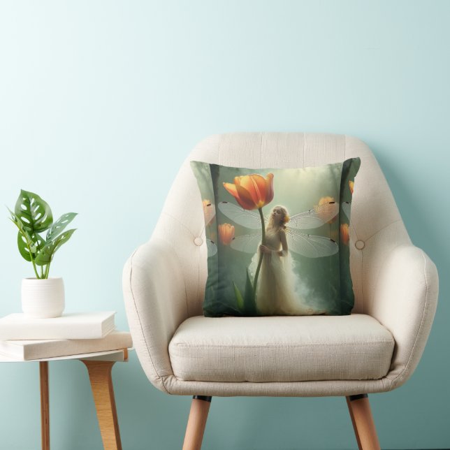 Coussin Petite Tulipe Fée en délicats vêtements (Chaise)