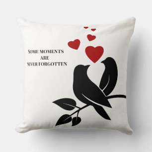 Coussin petits oiseaux avec des coeurs