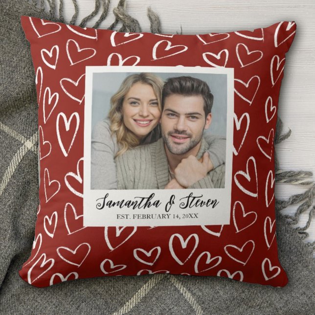 Coussin Photo de couple coeur Saint-Valentin (A romantic Valentines Day keepsake pillow. Personalize it with your name, photo and established date)