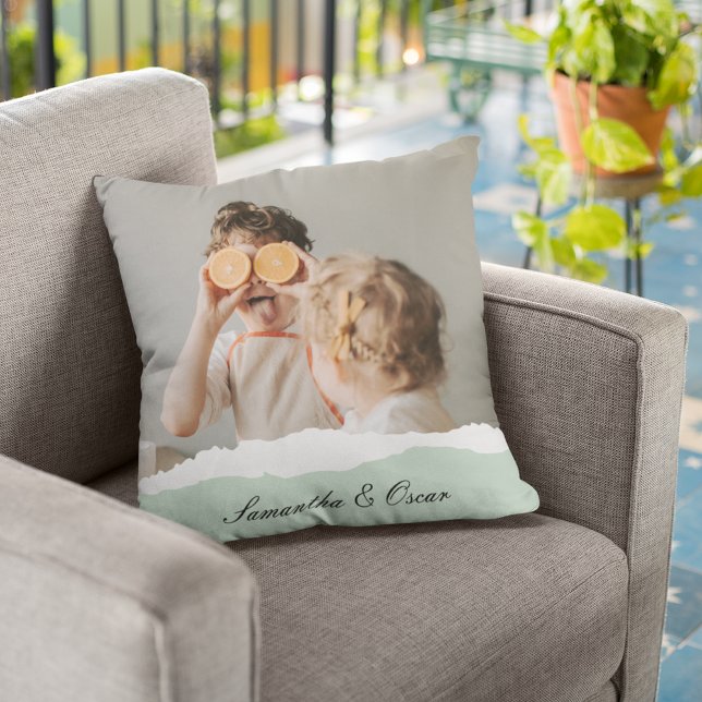 Coussin Photo de famille moderne et nom personnalisé Monna (Créateur téléchargé)