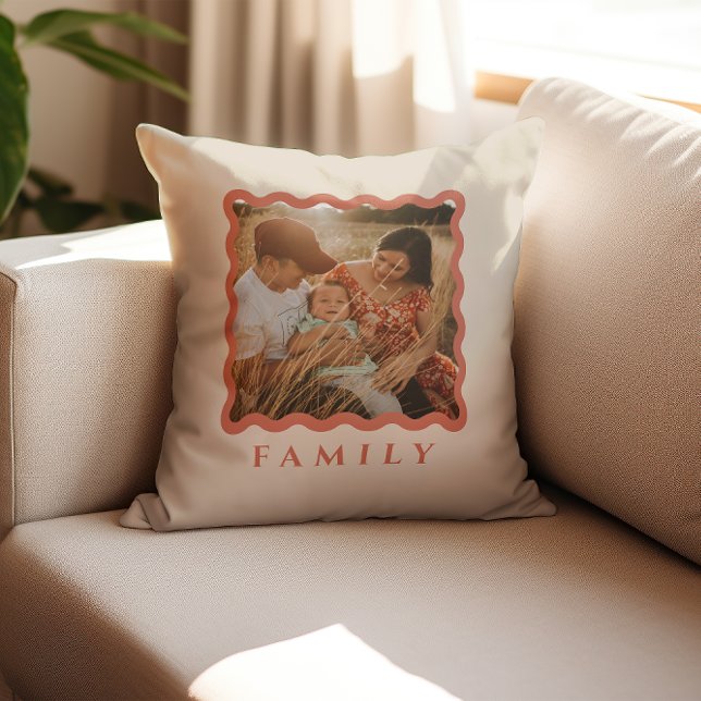 Coussin Photo de famille Retro Wavy Frame Terracotta (Créateur téléchargé)