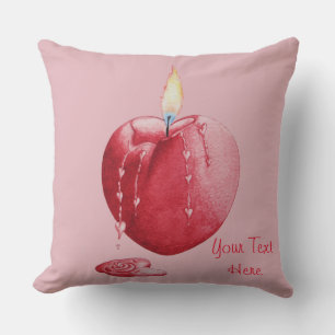 Coussin photo d'une bougie en forme de coeur rouge brûlan